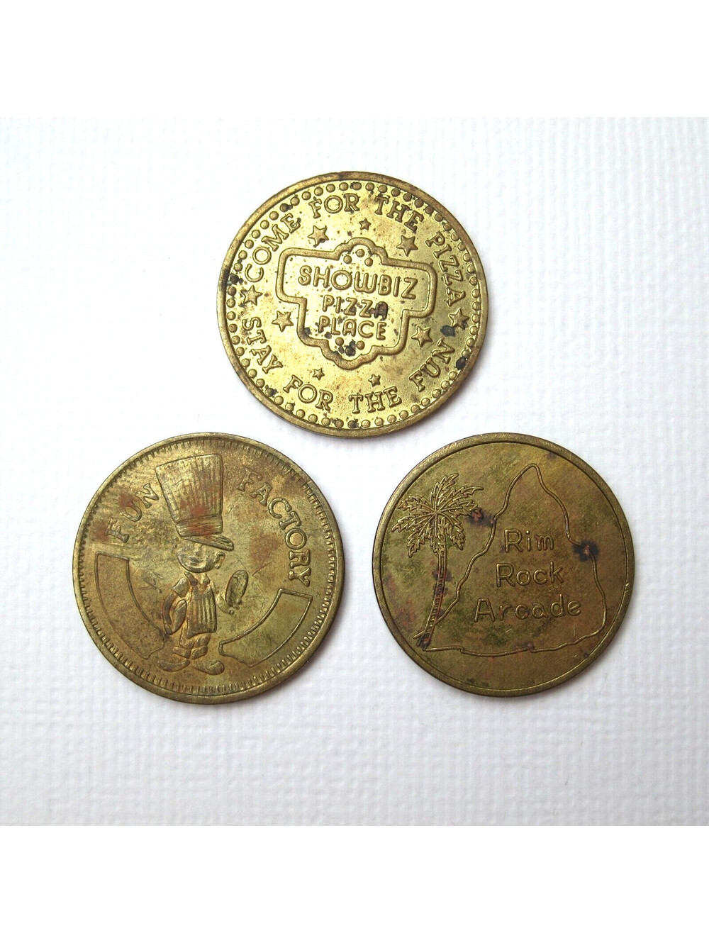 Lot 3 Game Play Tokens Showbiz Pizza Place Brass, Fun Factory, Rim Rock Arcade